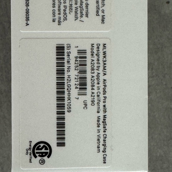 Apple AirPods Pro in White - Picture 6 of 6